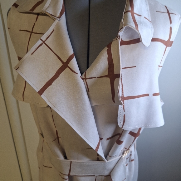 Bellivera Faux Suede Graphic Wrap Dress W/Belt Size Med - Picture 3 of 12